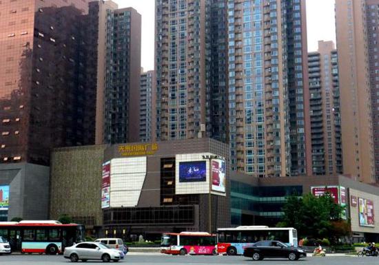 安某在成都温江投资的&ldquo;天来国际广场&rdquo;，曾被评为&ldquo;成都新十大地标&rdquo;。