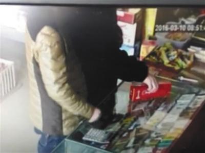 &ldquo;职业打假人&rdquo;故意换货 超市老板难忍拦街砸车