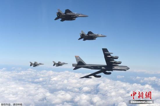 当地时间1月10日，美国派一架B-52型远程战略轰炸机于10日上午飞越韩国领空，驻韩美军在一份声明中说，这次飞行任务是&ldquo;对朝鲜挑衅行为的回应&rdquo;。