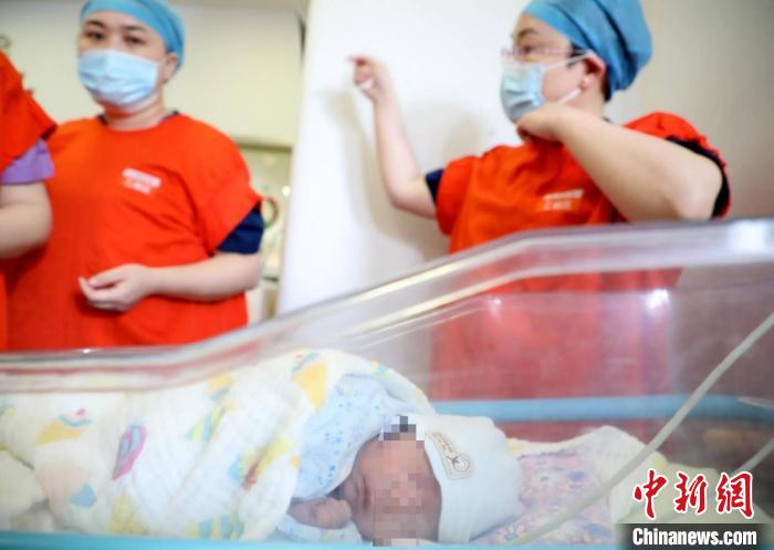 罹患复杂危重先心病的&ldquo;袖珍宝宝&rdquo;上海康复出院心脏比鸽蛋还小